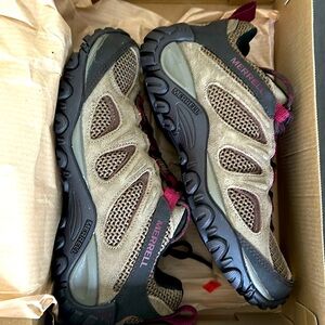 Merrell Women’s Hiking Boots/Shoes *NEVER WORN*